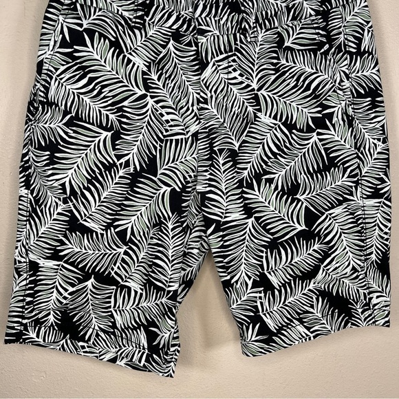 SIZE 2 GAP BLACK GREEN WHITE TROPICAL PRINT BERMUDA SHORTS STRETCH CASUAL - Picture 4 of 10